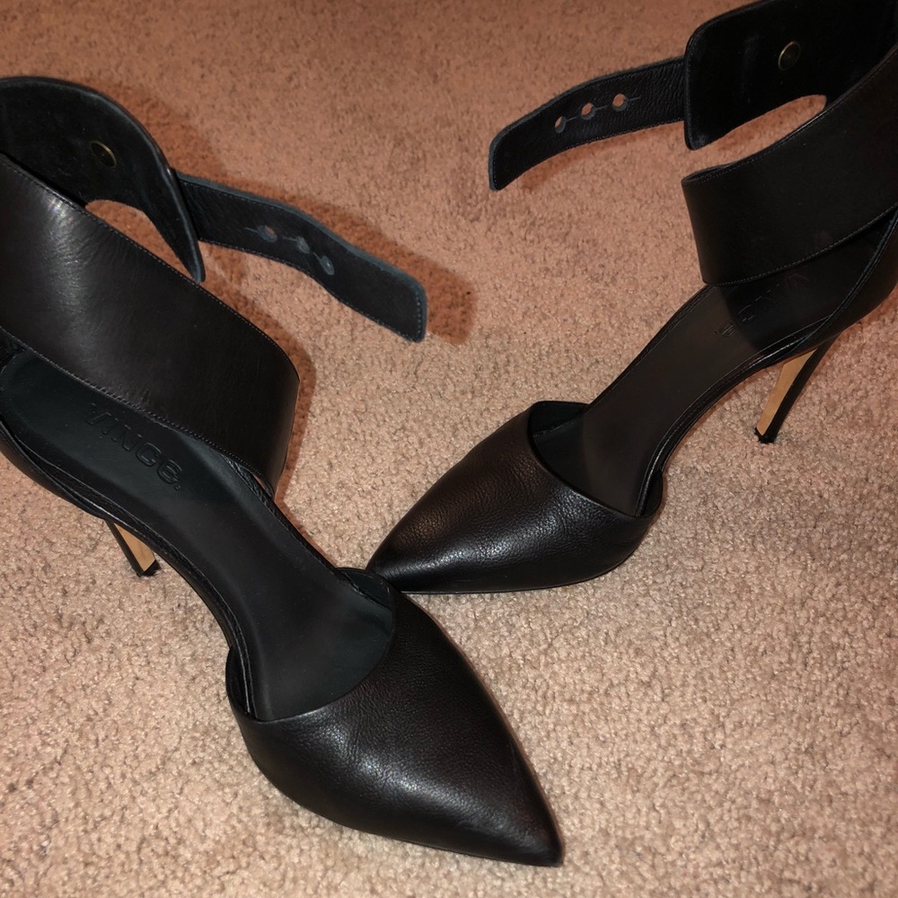 Vince Pump with Ankle Strap